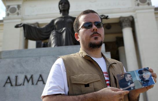 Fidel Castro reaparece en fotografías que aplacan los rumores sobre su salud