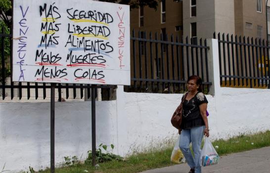 Maduro aprieta tuercas a comerciantes a los que atribuye guerra económica Maduro aprieta tuercas a comerciantes a los que atribuye guerra económica