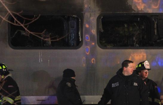 Mueren 7 personas durante accidente entre tren y camioneta en Nueva York