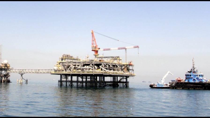 El petróleo de Texas baja un 8,67 % y cierra en 48,45 dólares