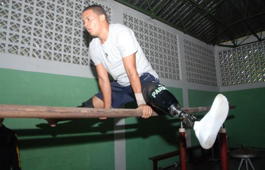 El gimnasta con pierna de “robot”