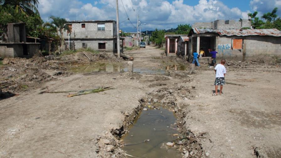 Residentes en el barrio Moscú exigen drenaje
