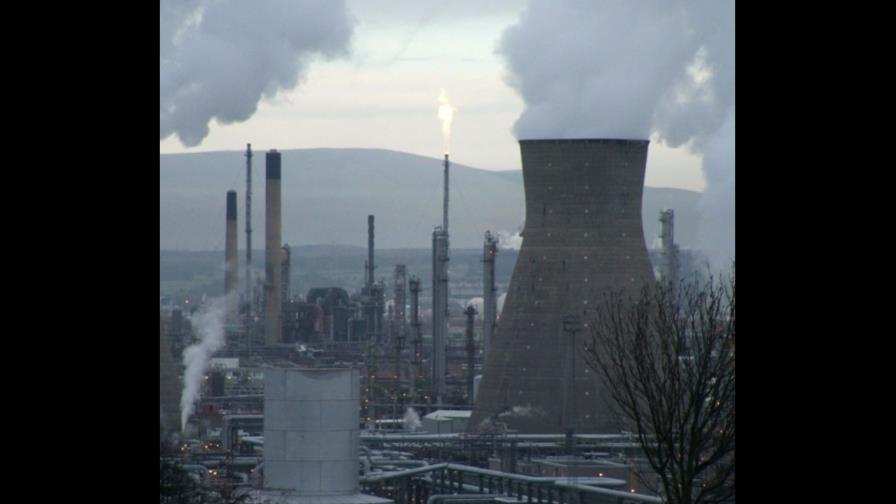 Las riquezas y los peligros de la era de los combustibles fósiles Las riquezas y los peligros de la era de los combustibles fósiles