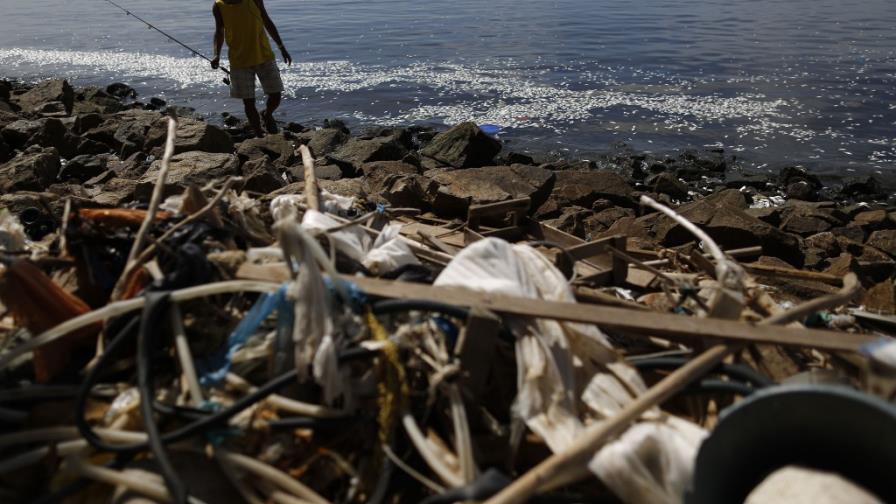 Pararon labor de limpieza de aguas sucias en la sede de las pruebas de vela Juegos Olímpicos 2016 Pararon labor de limpieza de aguas sucias en la sede de las pruebas de vela Juegos Olímpicos 2016