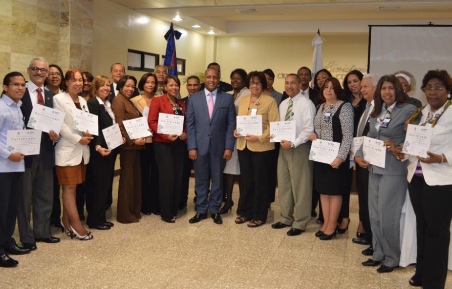 Contraloría entrega reconocimientos por el Día del Servidor Público