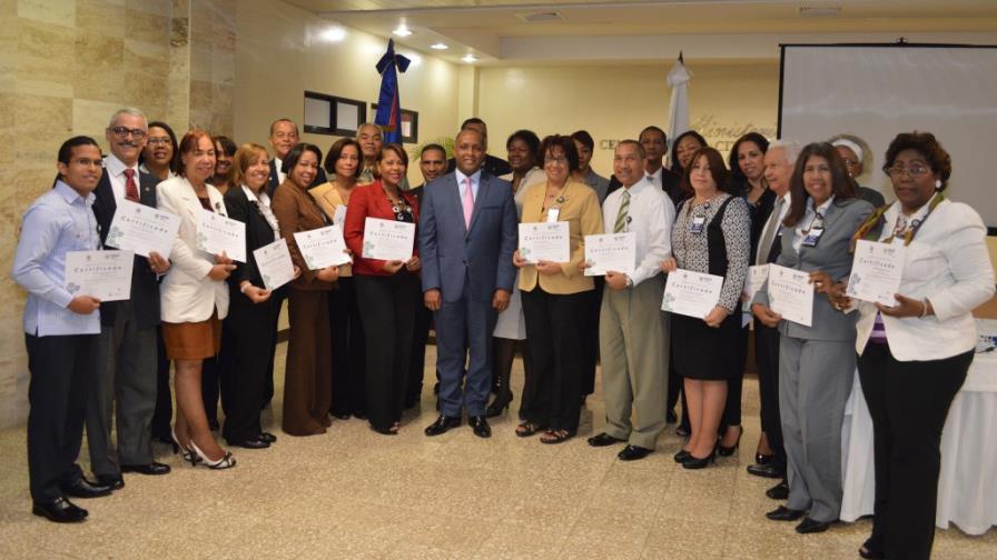 Contraloría entrega reconocimientos por el Día del Servidor Público Contraloría entrega reconocimientos por el Día del Servidor Público