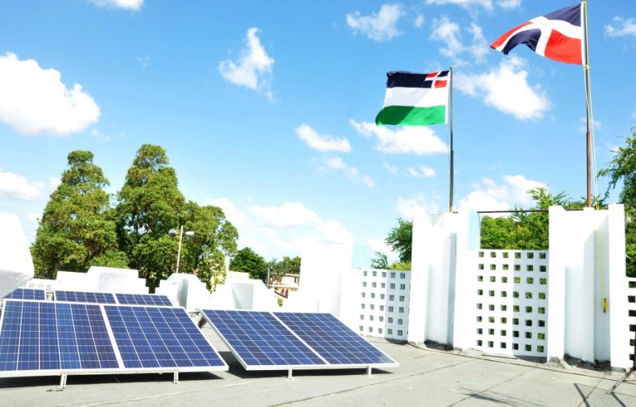 Estado usará paneles solares en entidades