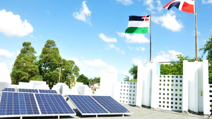 Estado usará paneles solares en entidades