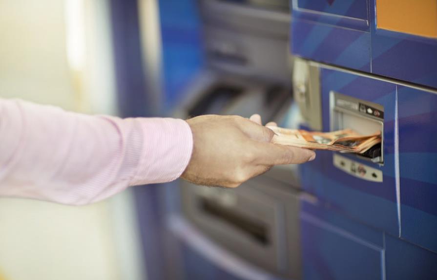 Los cajeros del Banco Popular permiten depositar a terceros sin tarjeta
