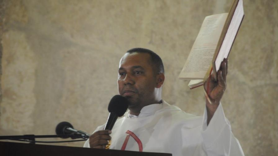 Sacerdote critica las alianzas de partidos