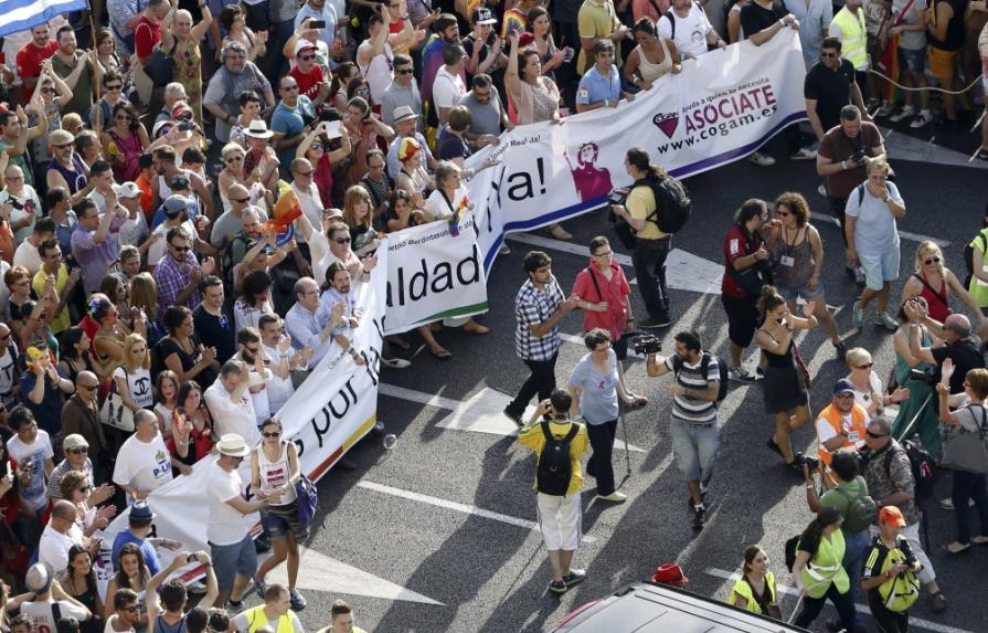 Marea arcoíris toma el centro de Madrid en manifestación del Orgullo Gay 2015