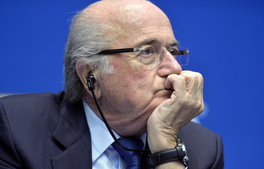 Presidente de la FIFA limita sus viajes por escándalos de corrupción