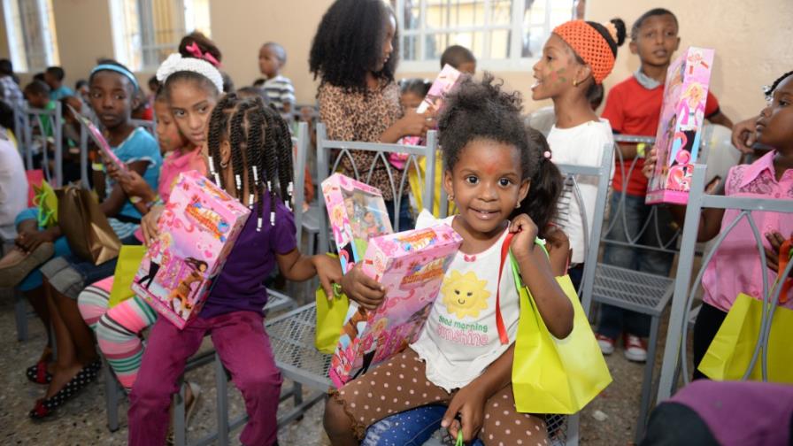 Presidencia entrega juguetes a niños pobres de diversos sectores Presidencia entrega juguetes a niños pobres de diversos sectores