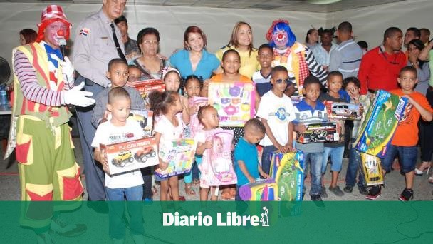 La Policía Nacional entrega juguetes a los hijos de sus agentes ...