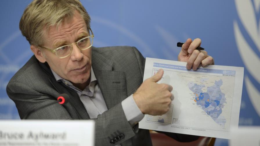 Epidemia de ébola persiste, con entierros como principal foco de infección