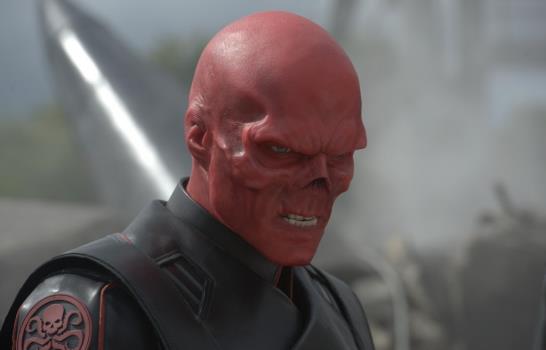 Hombre se opera la cara para parecerse a Red Skull, de Capitán América