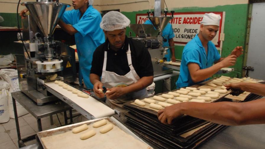 Los panaderos discutirán hoy en asamblea alza de precio del pan Los panaderos discutirán hoy en asamblea alza de precio del pan