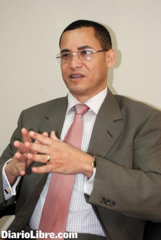 Eddy Olivares sugiere aplazar aprobación de Ley de Partidos para el 2017