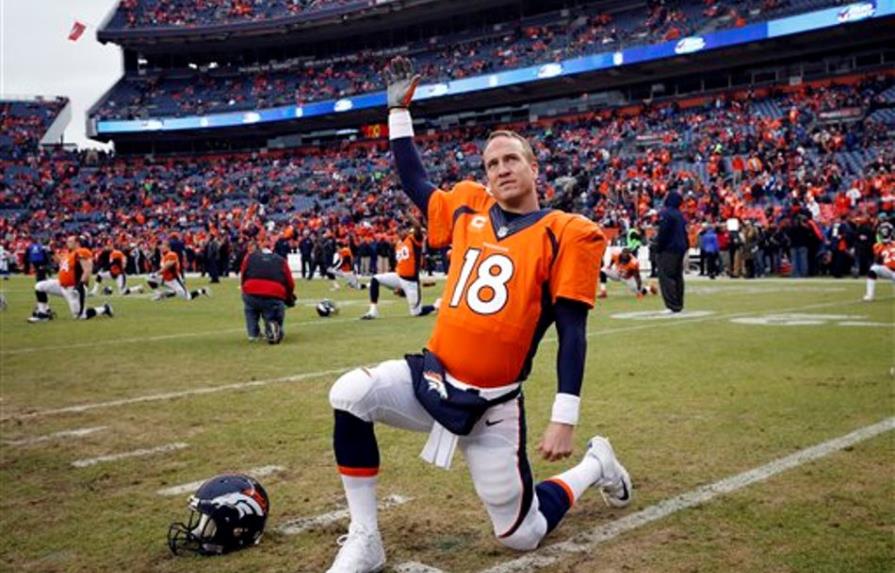 Peyton Manning regresa para cuarta temporada con Broncos