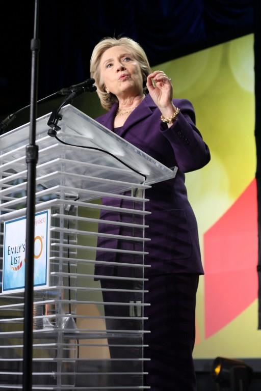 Hillary Clinton pide al Departamento de Estado que publique sus correos electrónicos