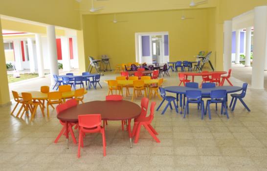 Danilo inaugura dos nuevas estancias infantiles en Moca
