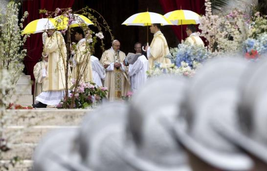 El papa recuerda sufrimiento de los cristianos y pide el cese de violencias