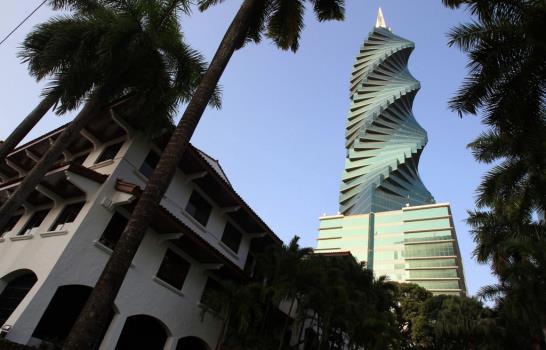 El Tornillo, un referente de contrastes en la modernidad urbana de Panamá El Tornillo, un referente de contrastes en la modernidad urbana de Panamá