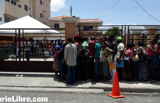 Extranjeros llenan las oficinas a 11 días de Plan
