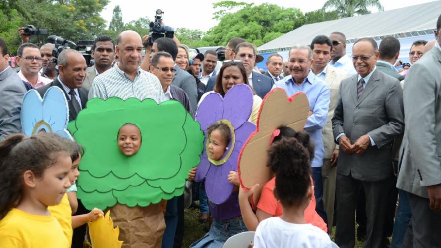 Medina encabeza acto Día del Medio Ambiente en Monte Plata