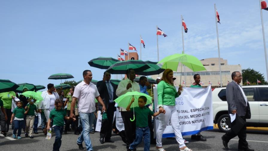 Loma Miranda afectada por 14 incendios