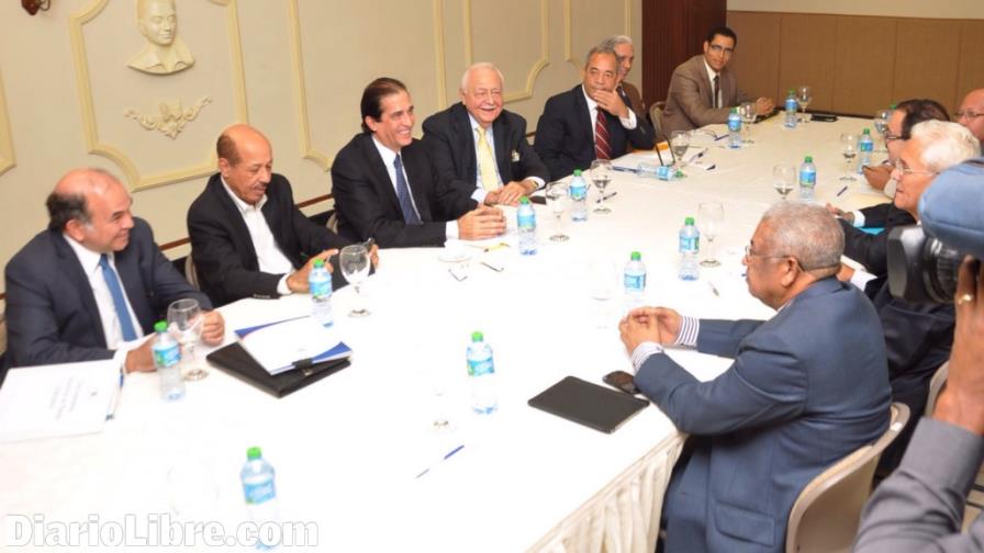 Se sigue postergando firma pacto eléctrico