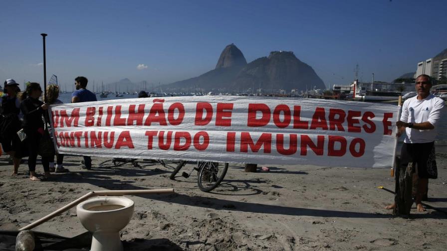 Brasileños piden con pitos y bocinas descontaminar Bahía de Guanabara de Río