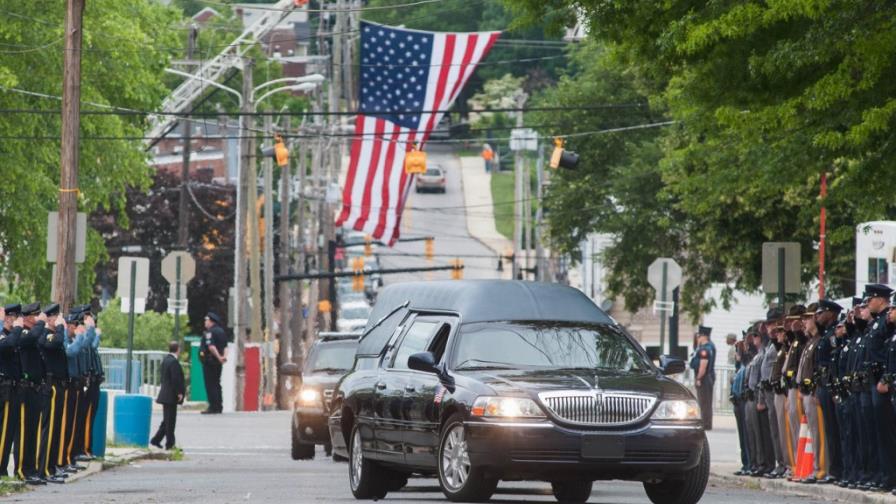 Obama encabeza el emotivo funeral del hijo del vicepresidente de EE.UU.