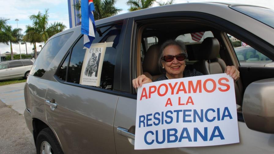 Exiliados exigen a Obama dar marcha atrás a su acercamiento con La Habana