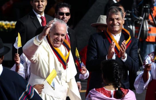 El papa llegó a Quito y dijo que marginados son la deuda de América Latina