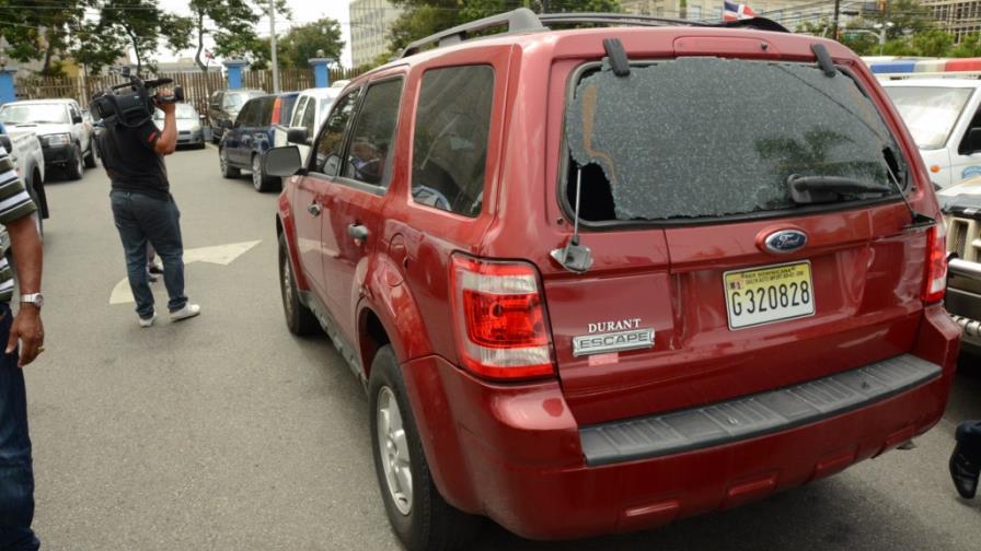 Policía dice no fue atentado tiros a vehículo de periodista