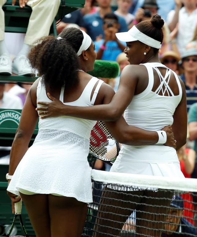 Serena despacha a su hermana Venus y avanza a los 4tos en Wimbledon