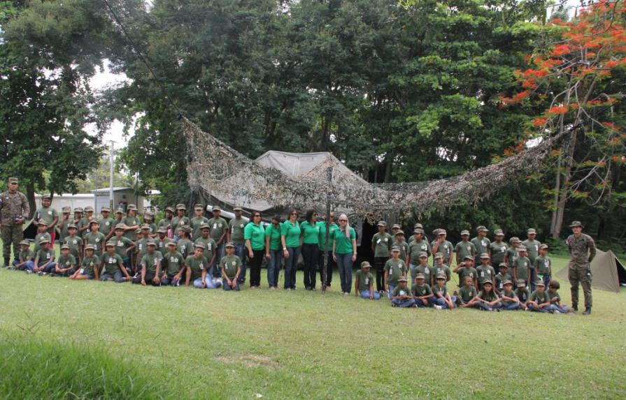 Ejército Nacional y Asociación de Esposas comienzan campamento infantil