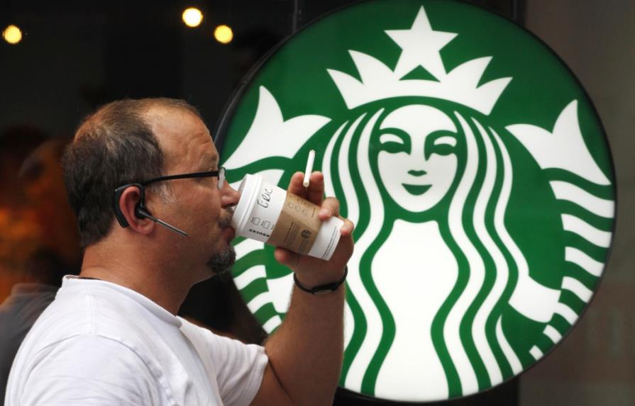 Starbucks sube precios de algunas bebidas en Estados Unidos