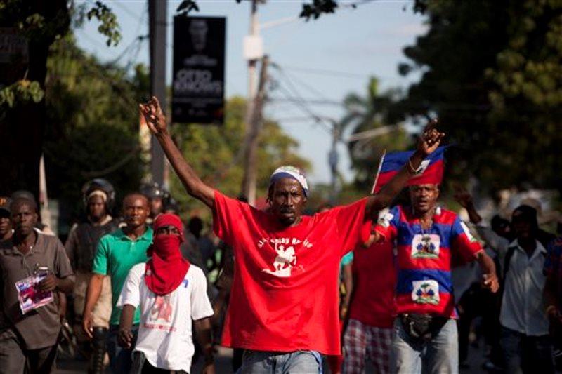 Opositores haitianos continúan protestas para exigir renuncia de Martelly