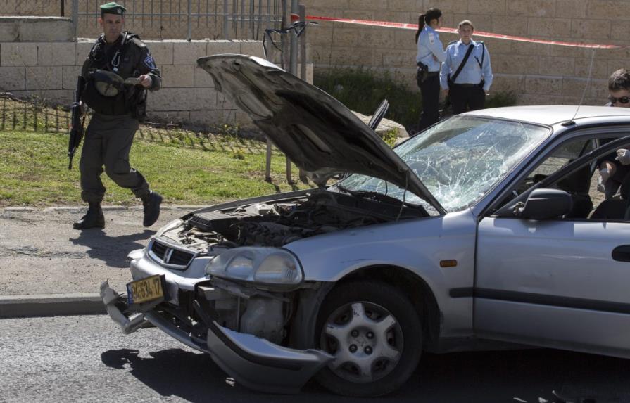 Cinco policías israelíes resultan heridos tras ser atropellados por un palestino