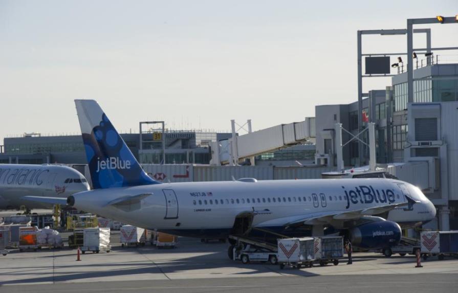 Hombre alborota pasajeros en avión que llegó a Nueva York desde República Dominicana