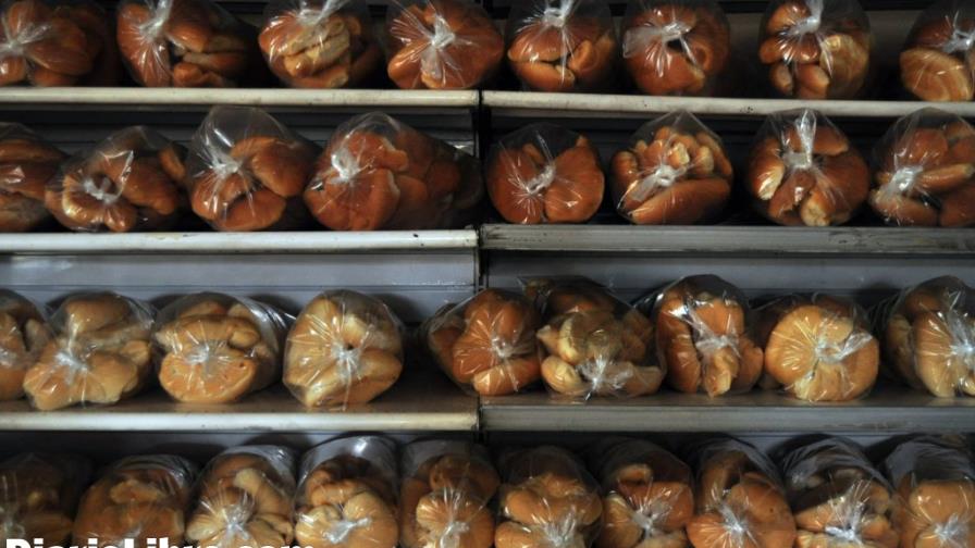 Panaderos aplican desde hoy aumento al precio del pan Panaderos aplican desde hoy aumento al precio del pan