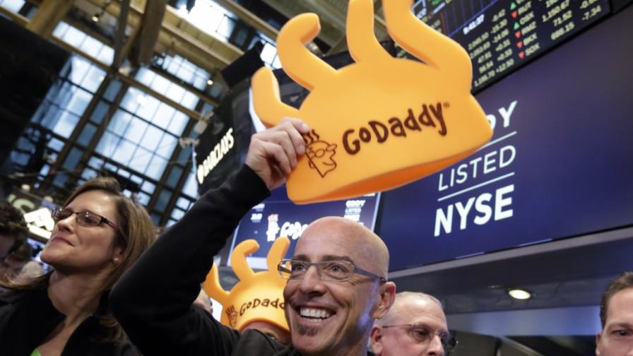 GoDaddy brilla en su debut en la bolsa GoDaddy brilla en su debut en la bolsa
