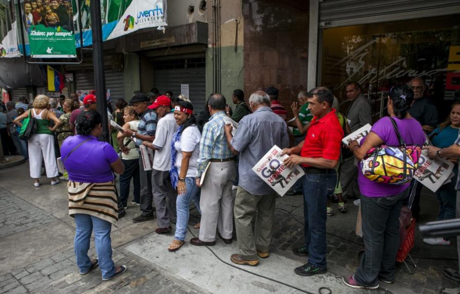 Maduro ha recabado 8 de los 10 millones de firmas que espera entregar a Obama