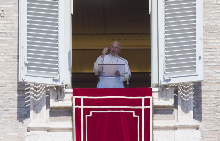 Papa pide al mundo no olvidar matanzas de cristianos