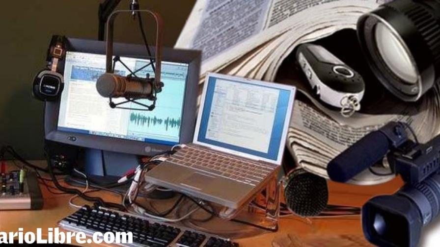 Government entities congratulate reporters