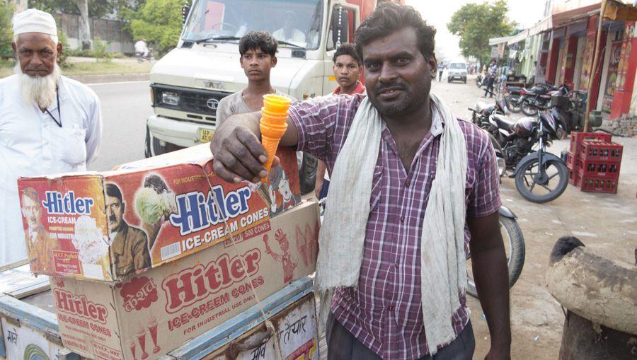Unos helados vuelven a recordar la ambigua relación de los indios con Hitler