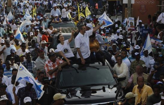 Abinader mide fuerzas y acusa a Danilo de convertir en inmundicia el Congreso