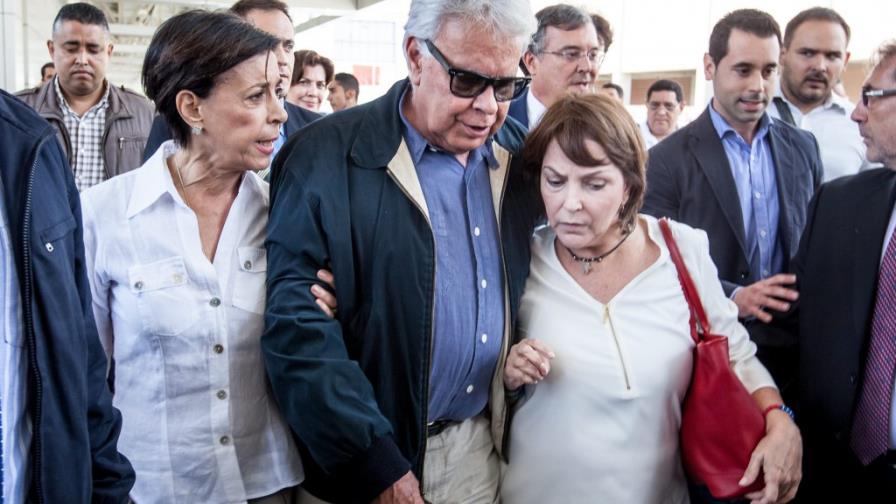 Felipe González llega sin problemas a Caracas para defender a opositores